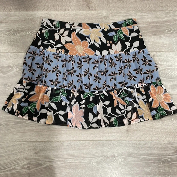 LOFT Tiered Floral Print Skirt 14 - Picture 3 of 10